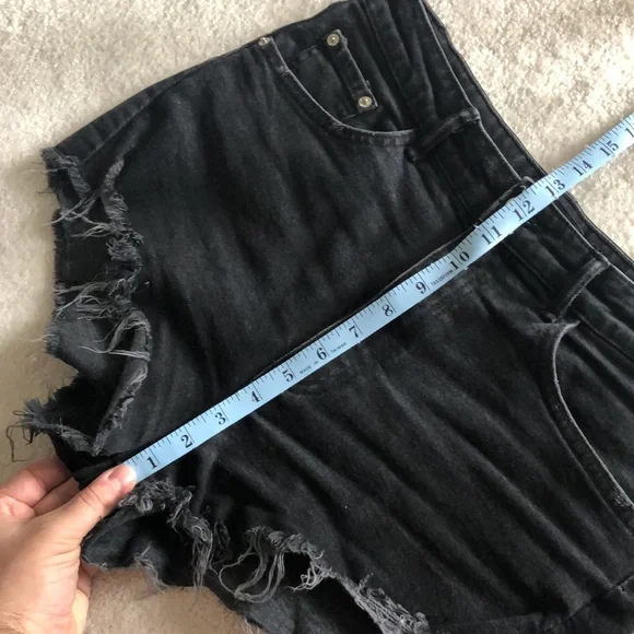Zara High rise Black jean shorts - Picture 6 of 6